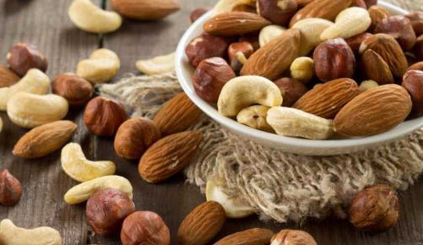 نوع واحد من المكسرات كفيل بإنقاص وزنك