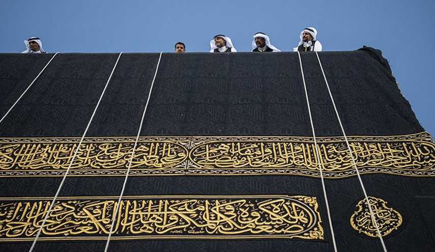 بالصور.. الكعبة المشرفة تستعد لارتداء كسوتها الجديدة