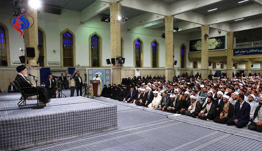 قائد الثورة الاسلامیة یستقبل طلبة الحوزات العلمیة فی محافظة طهران