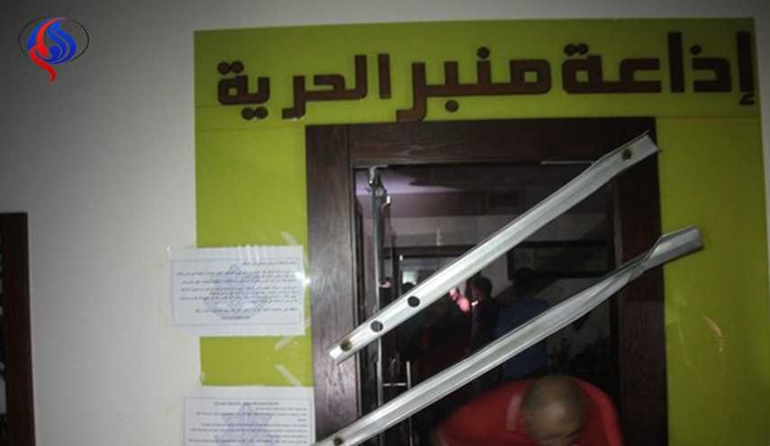 بالصور.. الإحتلال يغلق إذاعة بالخليل لـ 6 أشهر