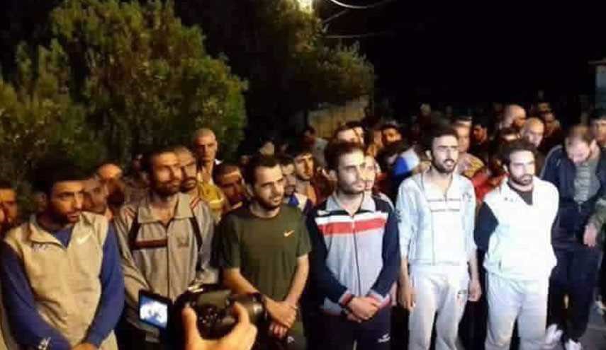 بالصور.. تحرير الطيار علي الحلو و30 جنديا ضمن صفقة غير معلنة