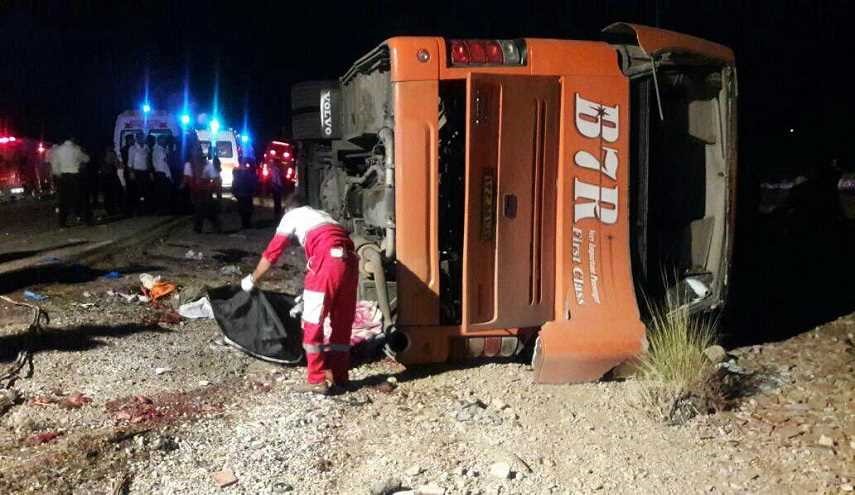 مصرع واصابة عشرات الطالبات اثر انقلاب حافلة جنوبي ايران