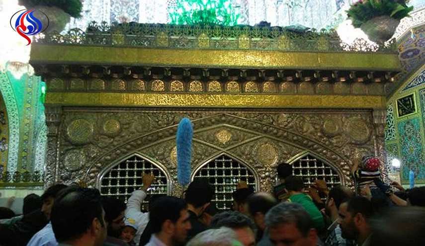 8 أشخاص اعتنقوا الإسلام في مرقد الإمام الرضا 