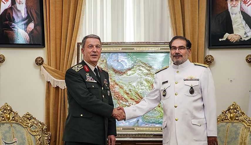 بالصور.. الأدميرال شمخاني يستقبل رئيس الاركان التركي