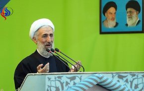 خطیب موقت نماز جمعه تهران: نیروهای انقلابی را از ادارات بیرون نکنید