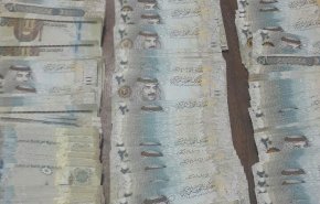 كشف يك ميليارد ارز عربي قاچاق در فرودگاه مشهد + عكس