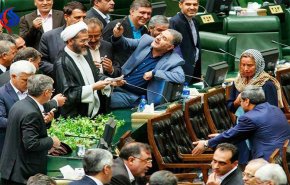 کنایه مجری صدا و سیما به نماینده های سلفی بگیر در مجلس + فیلم