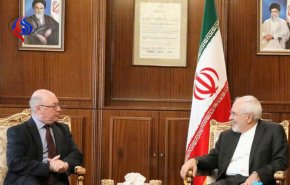 اولین واکنش معاون وزیر خارجه انگلیس پس از بازگشت از تحلیف+ عکس