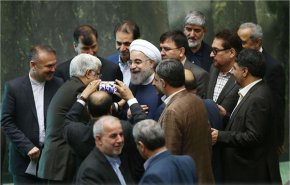 چه کسانی روحانی را در جلسه بررسی صلاحیت وزرای پیشنهادی همراهی کردند؟