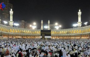 رهبر انقلاب در لباس احرام +عکس