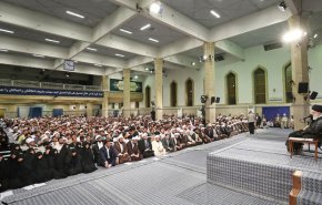 رهبر انقلاب: برای تداوم و حفظ انقلاب باید مبارزه کرد