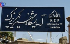 آدم هایی که یک روز در هفته غیبشان می‌زند + فیلم