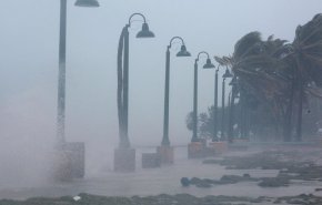 طوفان ايرما سبب قطع برق دهها هزار خانواده در ايالت فلوريدا در آمريكا شد