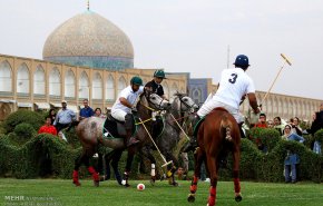 بازی نمادین چوگان در میدان نقش جهان
