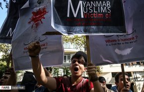 تجمع دانش آموزان مقابل سازمان ملل در اعتراض به نسل کشی کودکان میانمار