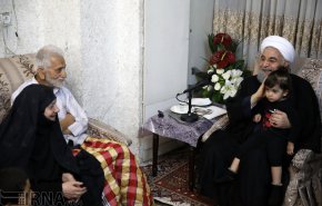 دیدار رئیس جمهوری با خانواده شهیدان غضنفری + تصاویر