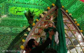 مراسم عزاداری سنتی چارچو گردانی در حسینیه سادات استهبان