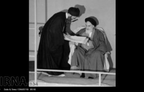 17 مهر 1360 - تنفیذ حکم ریاست جمهوری آیت الله خامنه ای + تصاویر