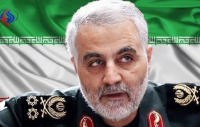 سردار سلیمانی بر سر مزار  مام جلال + عکس