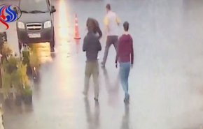 بالفيديو.. طعن حلاق بسبب قصة شعر !!