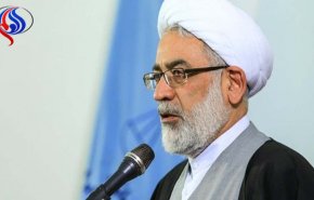 بانک‌ها در اعطای تسهیلات و اخذ ضمانت نامه‌ها در چارچوب قانون عمل کنند