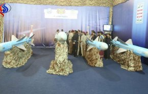 بالصور/ الجيش اليمني يعرض صاروخا جديدا محلي الصنع