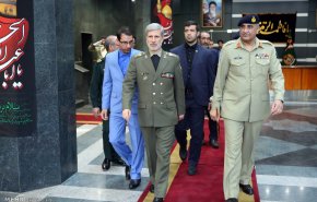 دیدار فرمانده ارتش پاکستان با وزیر دفاع و پشتیبانی نیروهای مسلح