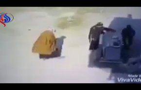 فيديو لرجل سحبته ماكينة... فكان مصيره مثيرا للتعجب!