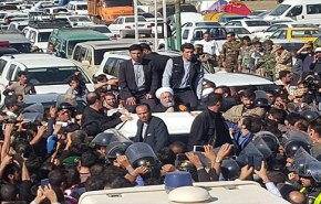 دولت برای بازسازی منازل خسارت دیده از زلزله، کمک بلاعوض و وام بلند مدت اعطا خواهد کرد/ بطور مستمر روند امداد رسانی و جبران خسارات مردم این منطقه را پیگیری خواهم کرد