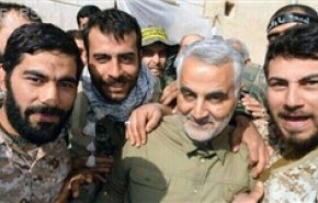 رجزخوانی غرورآفرین یک مدافع حرم در حضور حاج قاسم ساعاتی قبل از شهادت + فیلم