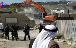 بالصور.. أطفال عائلة فلسطينية يبحثون عن منزلهم