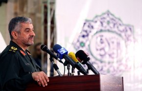 فرمانده سپاه: آمادگی سپاه و بسیج برای حل مشکلات جامعه