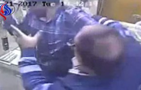 بالفيديو.. لحظة تعرض محل مجوهرات مصري لسطو مسلح