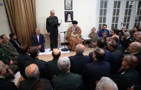 تصاویر/ دیدار برگزیدگان جشنواره مالک اشتر با فرمانده کل قوا