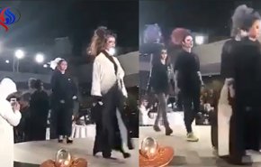 شاهد فيديو محرج لمسؤول سعودي في عرض ازياء نسائي ببلاده!