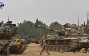الجيش التركي يرسل تعزيزات إضافية إلى الحدود مع سوريا