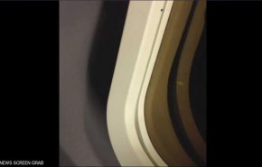  لحظة رعب على طائرة روسية انفتحت نافذتها جوا + فيديو