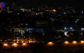 شاهد.. إطفاء أضواء الأقصی وشجرة الميلاد تنديداً بقرار ترامب