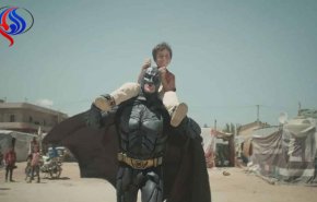 بالفيديو.. صداقة بين باتمان وطفل سوري تنال جائزة دولية!