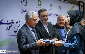 تجلیل از برگزیدگان جشنواره پژوهش و فناوری دانش‌آموزی