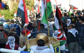 تحصن جوانان فلسطینی و سوری مقابل  دفتر سازمان ملل متحد در دمشق