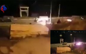 شاهد.. شباب فلسطينيون يتصدون لقافلة جنود صهيونية