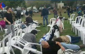 بالفيديو والصور، حالات الهلع والخوف بين المستوطين اثناء اطلاق صواريخ المقاومة