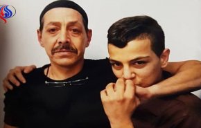 بالصور.. طفل فلسطيني يجتمع بوالده في معتقلات الاحتلال 