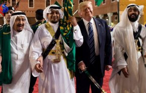 مبلغ خیالی.. لن تتصور كم انفقت السعودية على سهرة رقصة السيف لترامب!