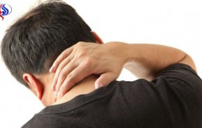 بهذه الطريقة تخلص من الام تيبس الرقبة في الصباح!