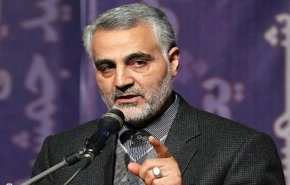سردار سلیمانی: این غلط است که پای سفره نظام باشند و پز اپوزوسیونی بدهند