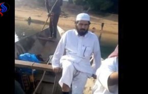 شاب يطعن قاتل الداعية السعودي في غينيا حتى الموت