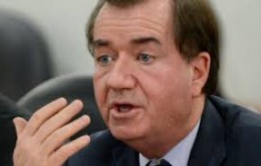 عضو ارشد کنگره، خواستار تلاش واشنگتن برای قرار گرفتن ایران در لیست سیاه FATF شد