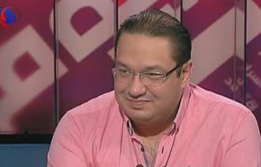 وزير الإعلام السعودي يوقف كاتبا بصحيفة 